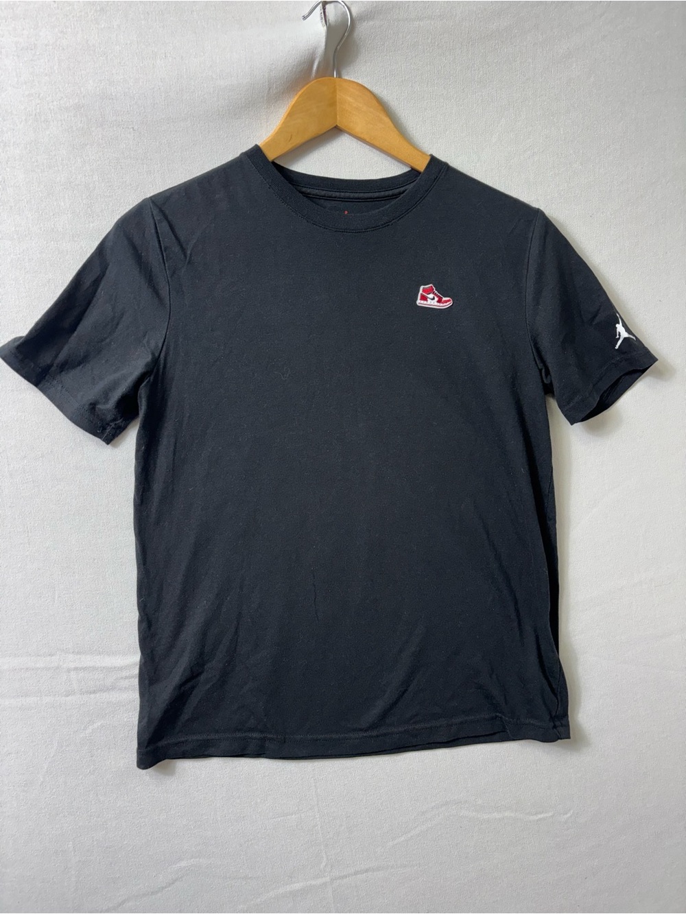 Jordan Youth L Black Sneaker Logo Short Sleeve T-Shirt 12–13Y - Picture 2 of 7